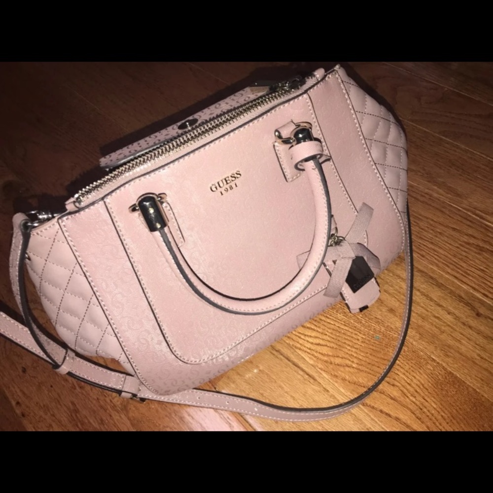 Guess purse Excellent used condition